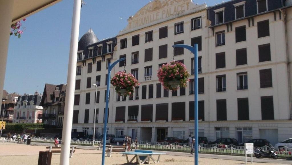 Paradis Les Pieds Sur Le Sable Trouville Palace Εξωτερικό φωτογραφία