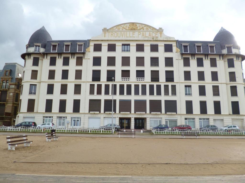 Paradis Les Pieds Sur Le Sable Trouville Palace Εξωτερικό φωτογραφία